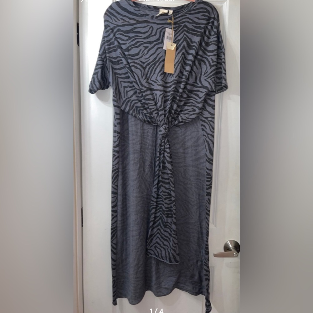 Buckle White Crow Zebra Maxi Tee